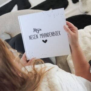 Negen maanden boek | zwart-wit